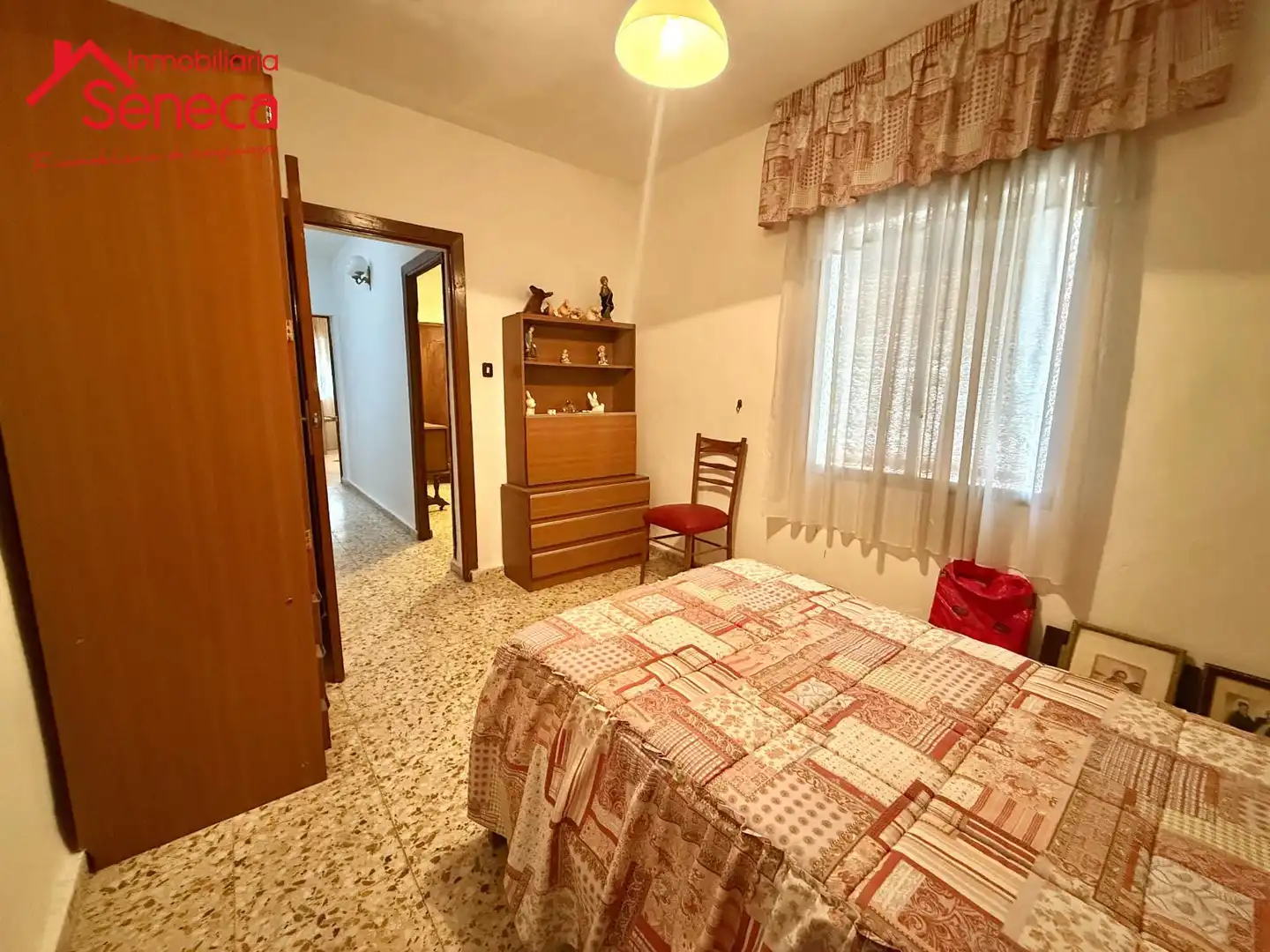 Dormitori de Casa adosada en venda en Córdoba amb Calefacció, Terrassa i Moblat
