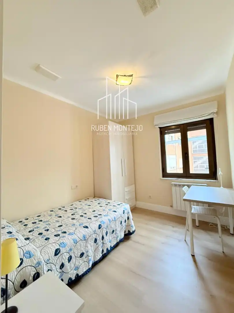 Schlafzimmer von Wohnung zur Miete in Salamanca mit Heizung, Parkett und Terrasse