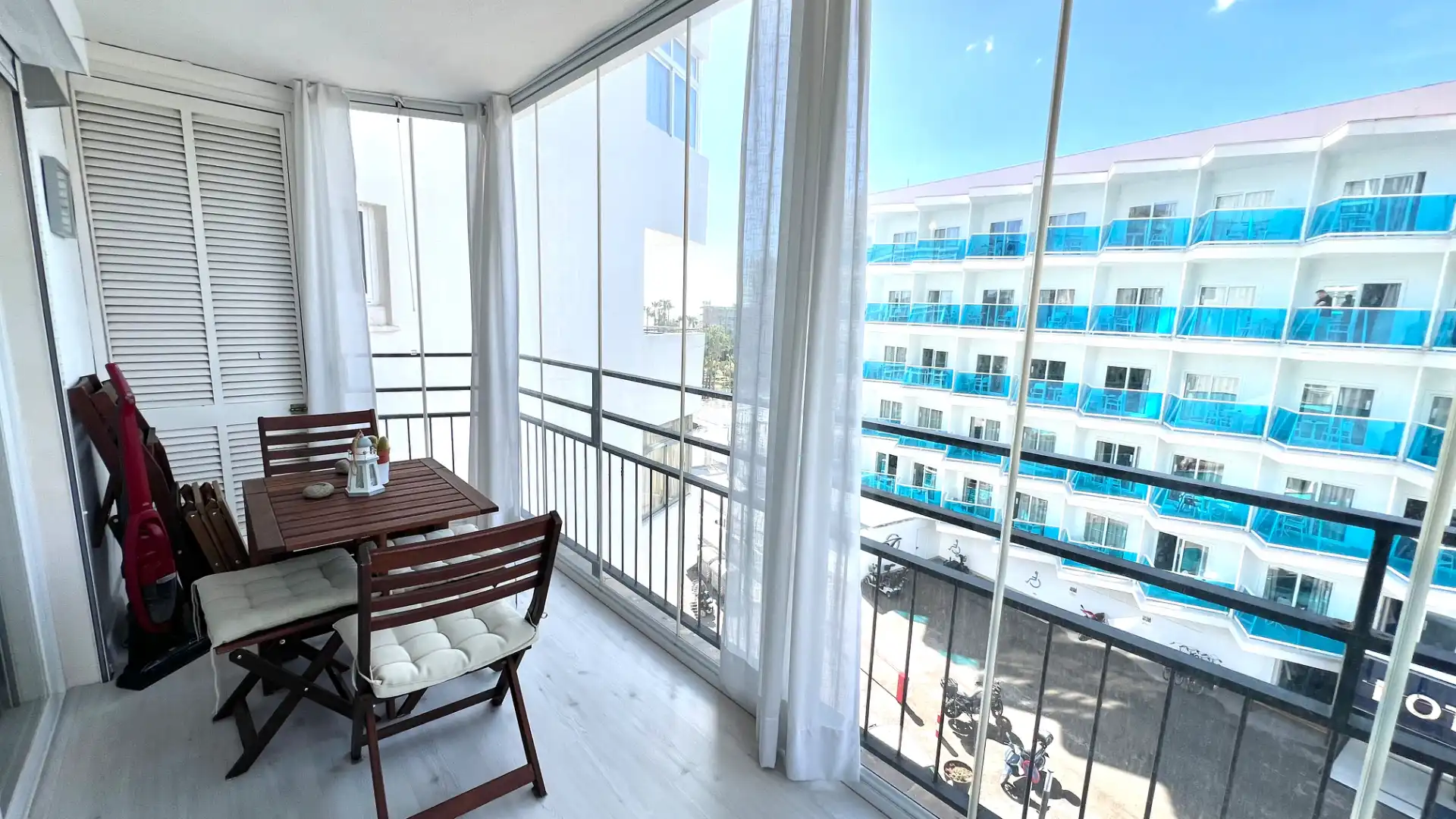 Balcony of Apartments for sale in Calvià  with Air Conditioner, Terrace and Furnished