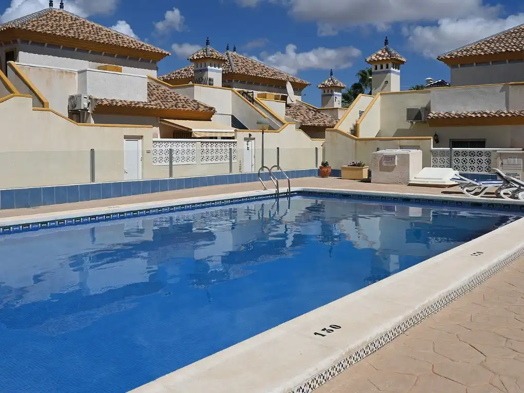 Schwimmbecken von Haus oder Chalet zur Miete in Orihuela mit Klimaanlage, Privatgarten und Parkett
