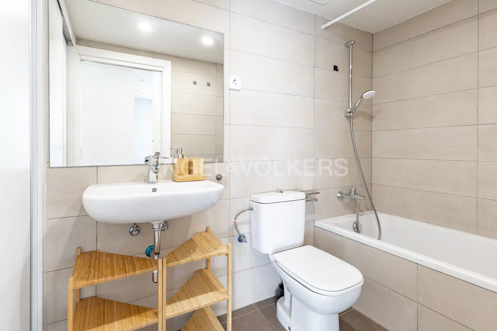 Bathroom of Flat for sale in Sant Adrià de Besòs  with Air Conditioner, Heating and Parquet flooring