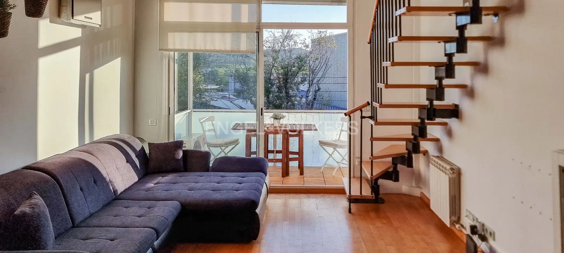 Sala d'estar de Dúplex de lloguer en Cerdanyola del Vallès amb Aire condicionat, Calefacció i Parquet