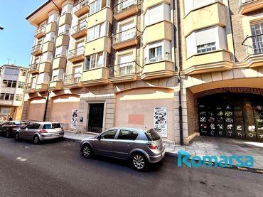 Locale commerciale in vendita a Calle Capitán Peñas