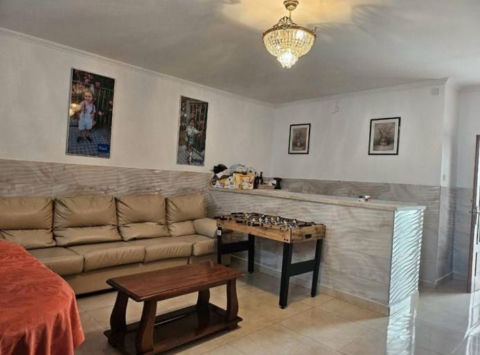 Sala d'estar de Casa o xalet en venda en Lucena amb Moblat