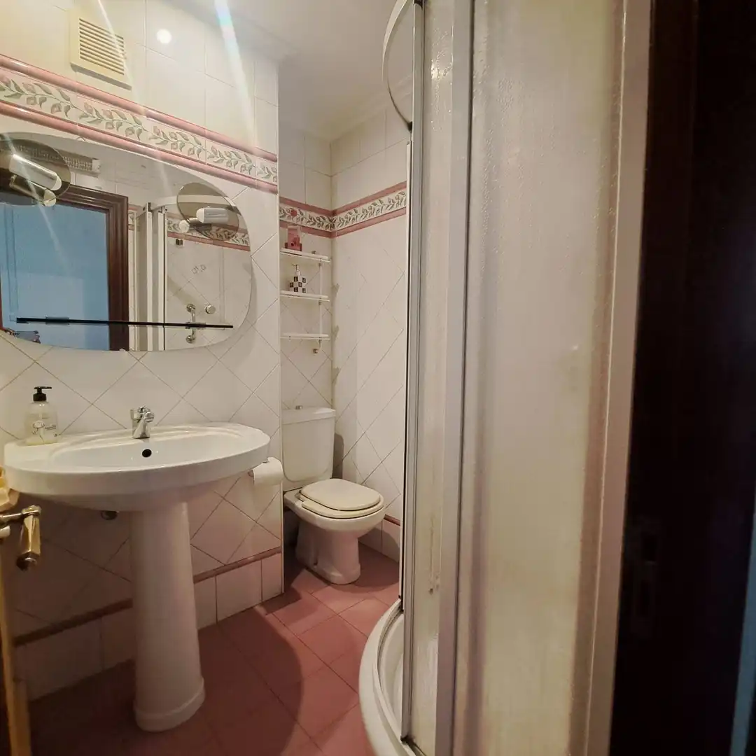 Badezimmer von Wohnung zur Miete in Gijón 