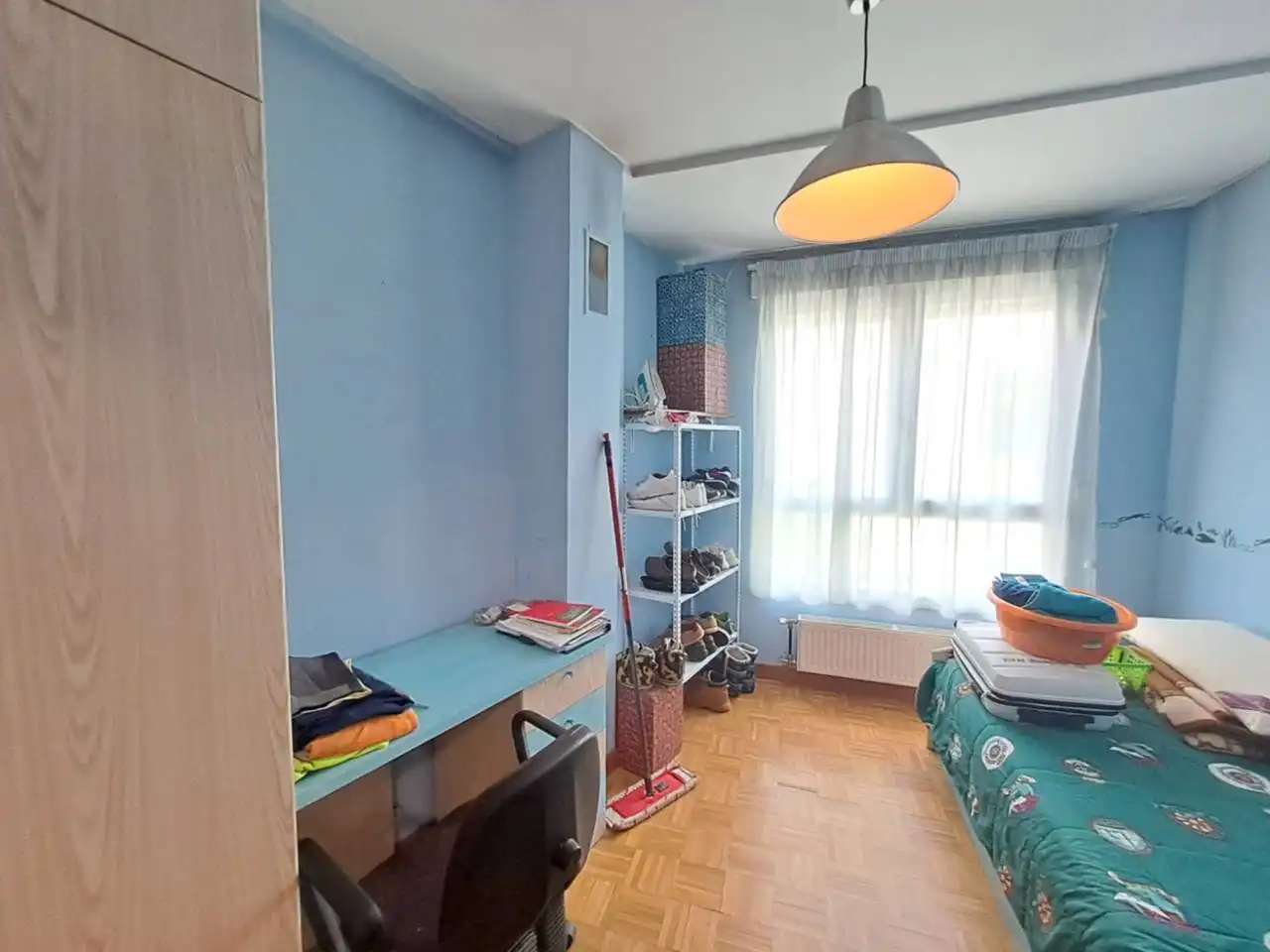 Habitación de Casa adosada en venta en Burgos con Calefacción, Jardín privado y Parquet