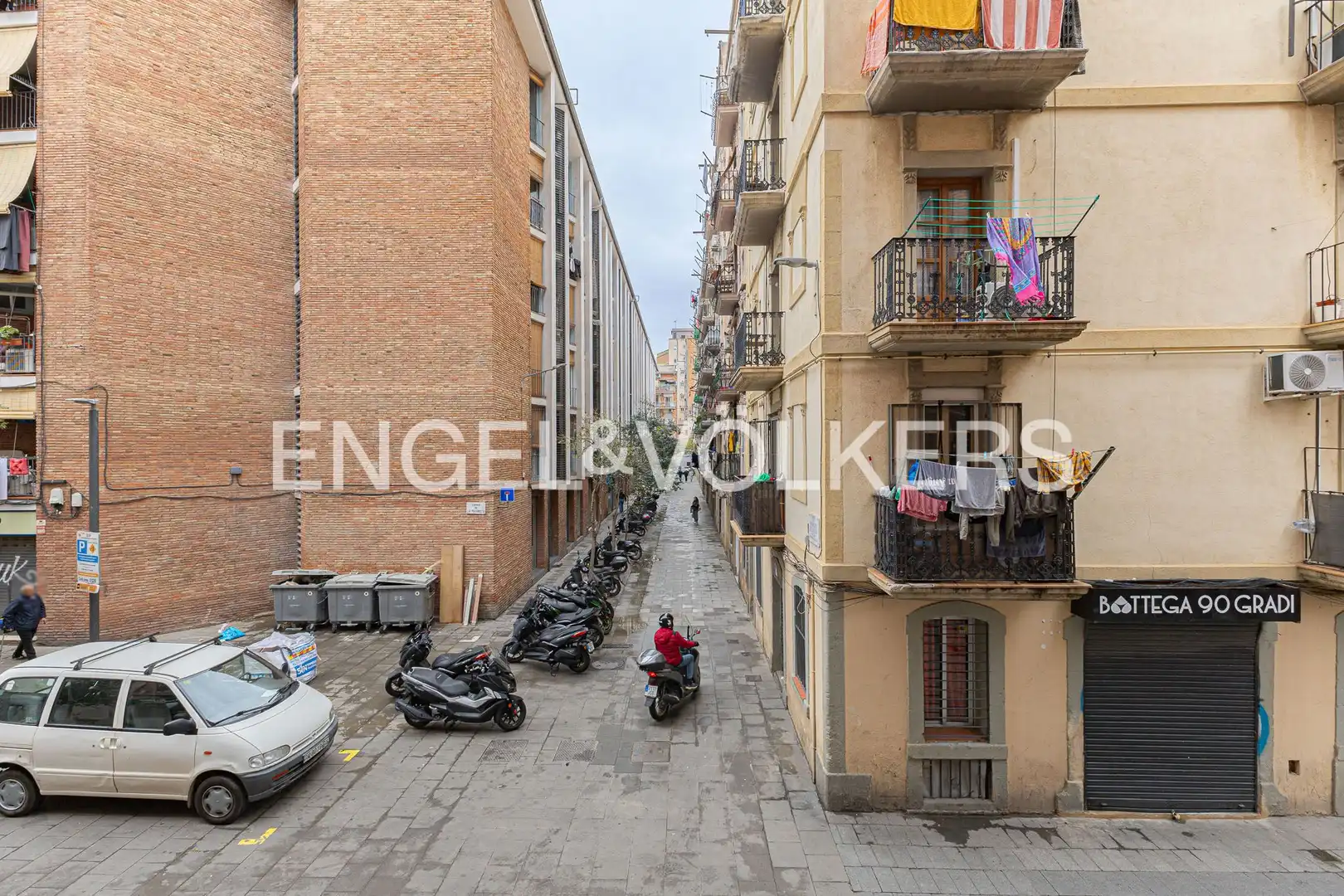 Vista exterior de Pis en venda en Barcelona amb Aire condicionat, Calefacció i Moblat