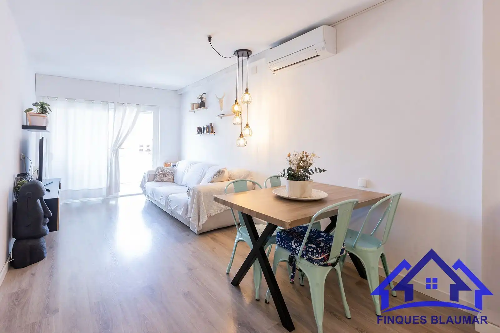 Living room of Flat for sale in Arenys de Mar  with Air Conditioner, Heating and Terrace