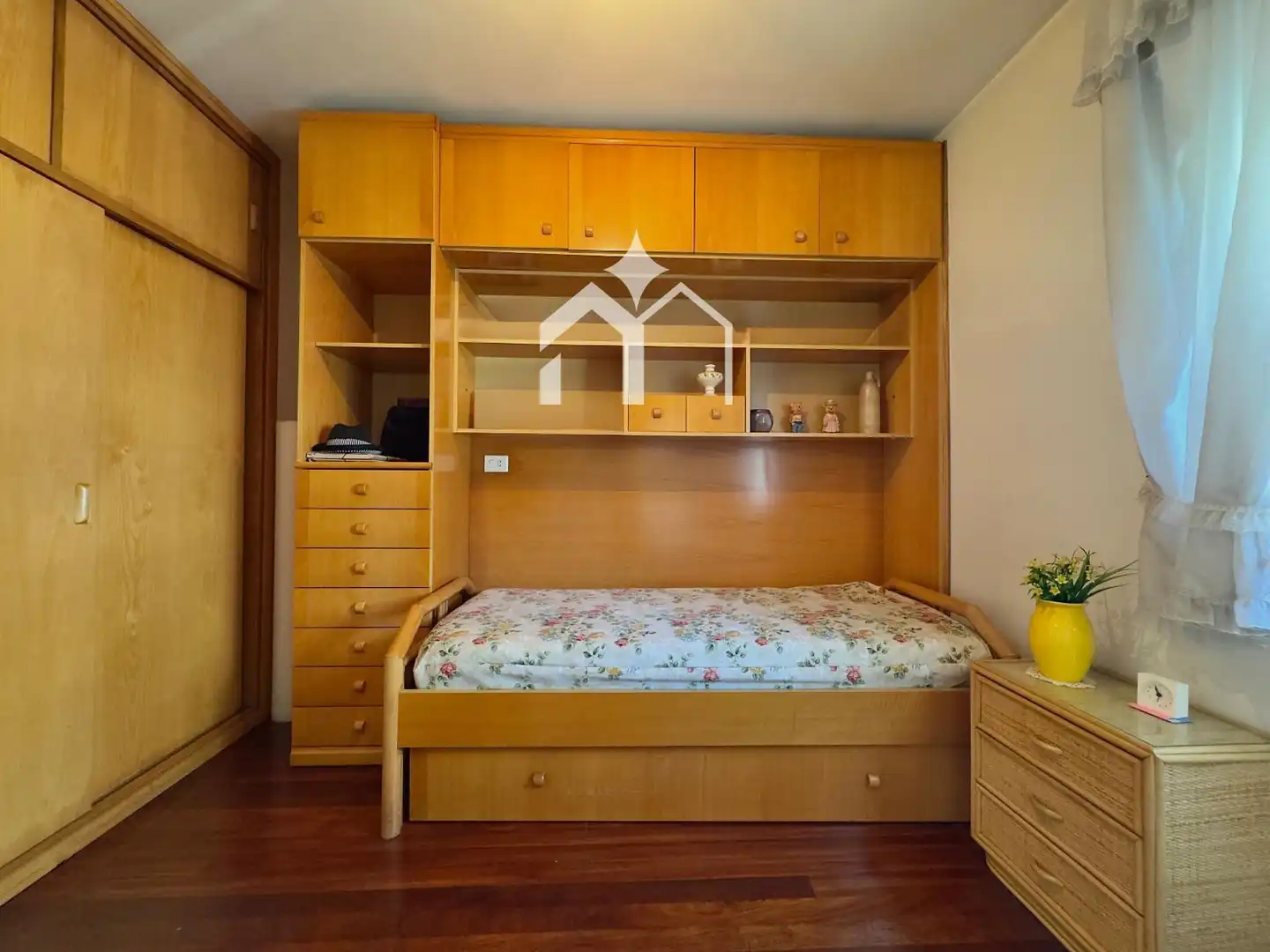 Dormitori de Pis en venda en Cangas  amb Calefacció, Parquet i Terrassa