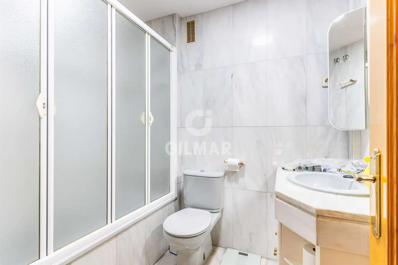 Baño de Casa adosada en venta en Madrid con Calefacción y Jardín privado
