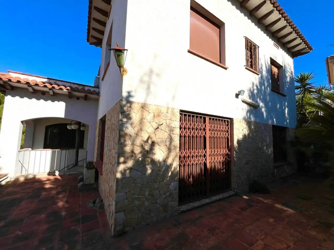 Vista exterior de Casa o xalet en venda en Girona amb Calefacció, Jardí privat i Terrassa