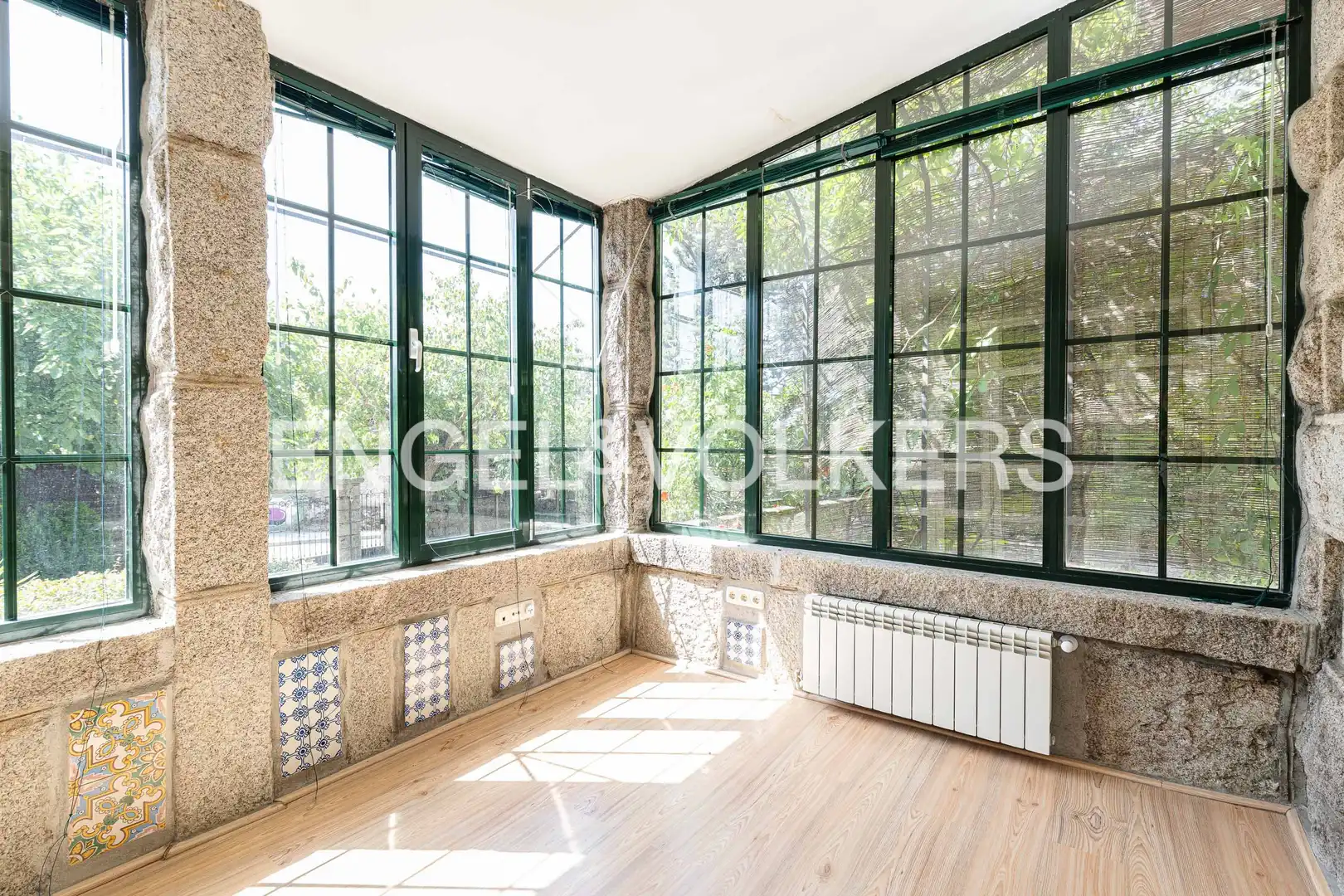 Vista exterior de Casa o xalet en venda en Hoyo de Manzanares amb Calefacció, Jardí privat i Terrassa