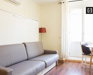 Bedroom of Flat to rent in  Madrid Capital  with Air Conditioner, Heating and Balcony