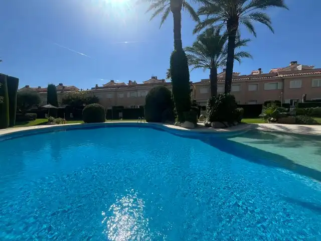 Piscina de Casa adosada en venta en Castell d'Aro, Platja d'Aro i s'Agaró con Jardín privado, Terraza y Amueblado