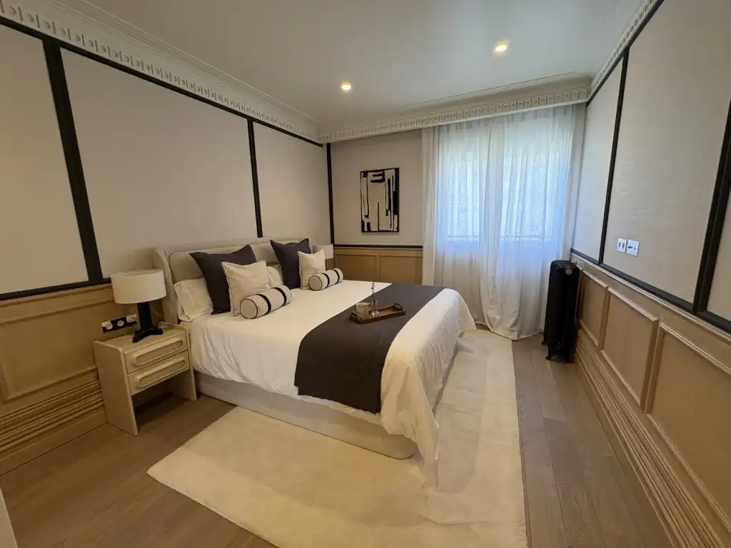 Habitación de Piso en venta en Madrid con Balcón