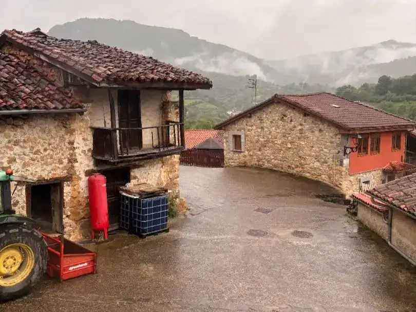 Vista exterior de Finca rústica en venda en Sobrescobio