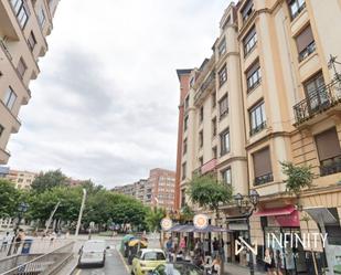 Vista exterior de Àtic de lloguer en Bilbao  amb Calefacció, Jardí privat i Terrassa