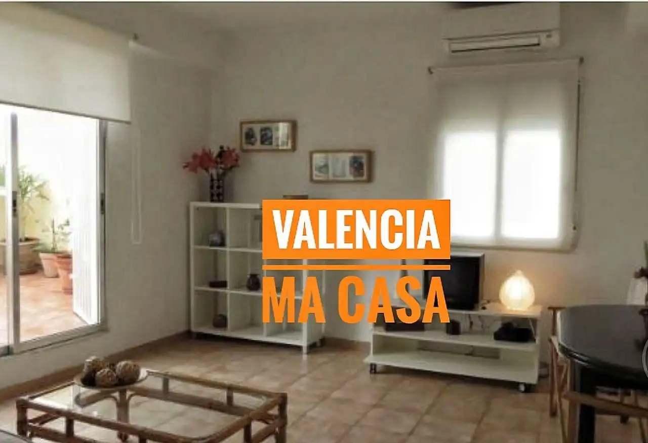Schlafzimmer von Dachboden zur Miete in Valencia mit Klimaanlage, Heizung und Terrasse