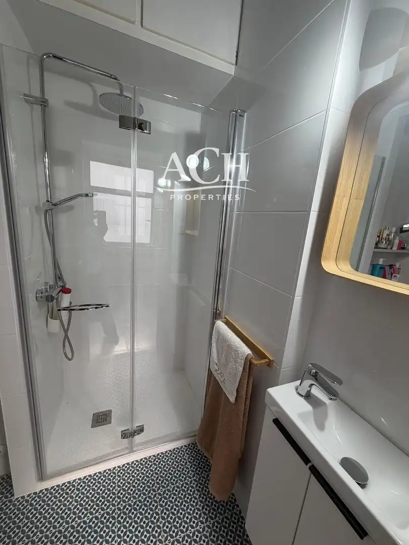 Badezimmer von Wohnung zur Miete in Bilbao  mit Heizung, Terrasse und Möbliert