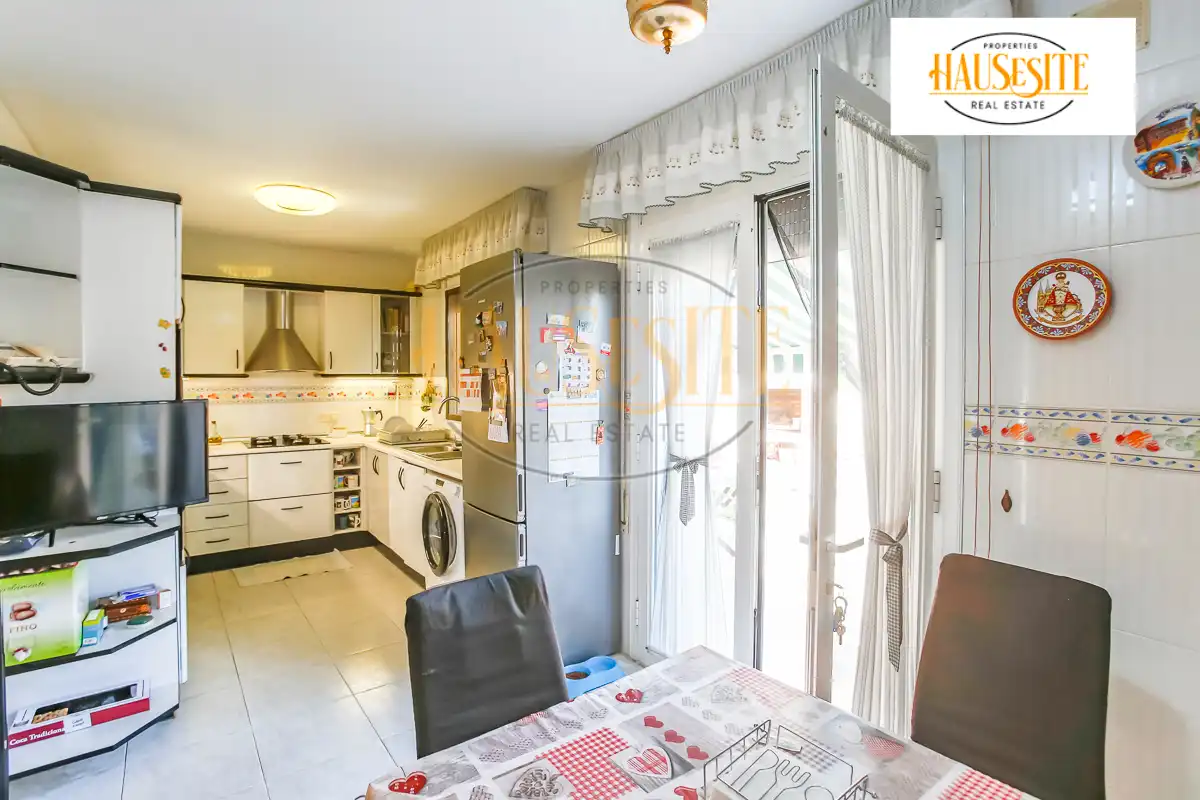 Kitchen of Houses for sale in Vilanova i la Geltrú  with Heating, Terrace and Balcony