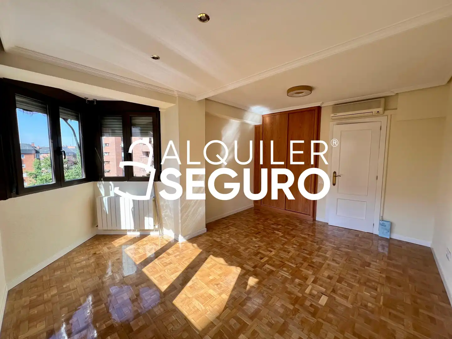 Bedroom of Flat for rent in Madrid  with Air Conditioner, Heating and Terrace