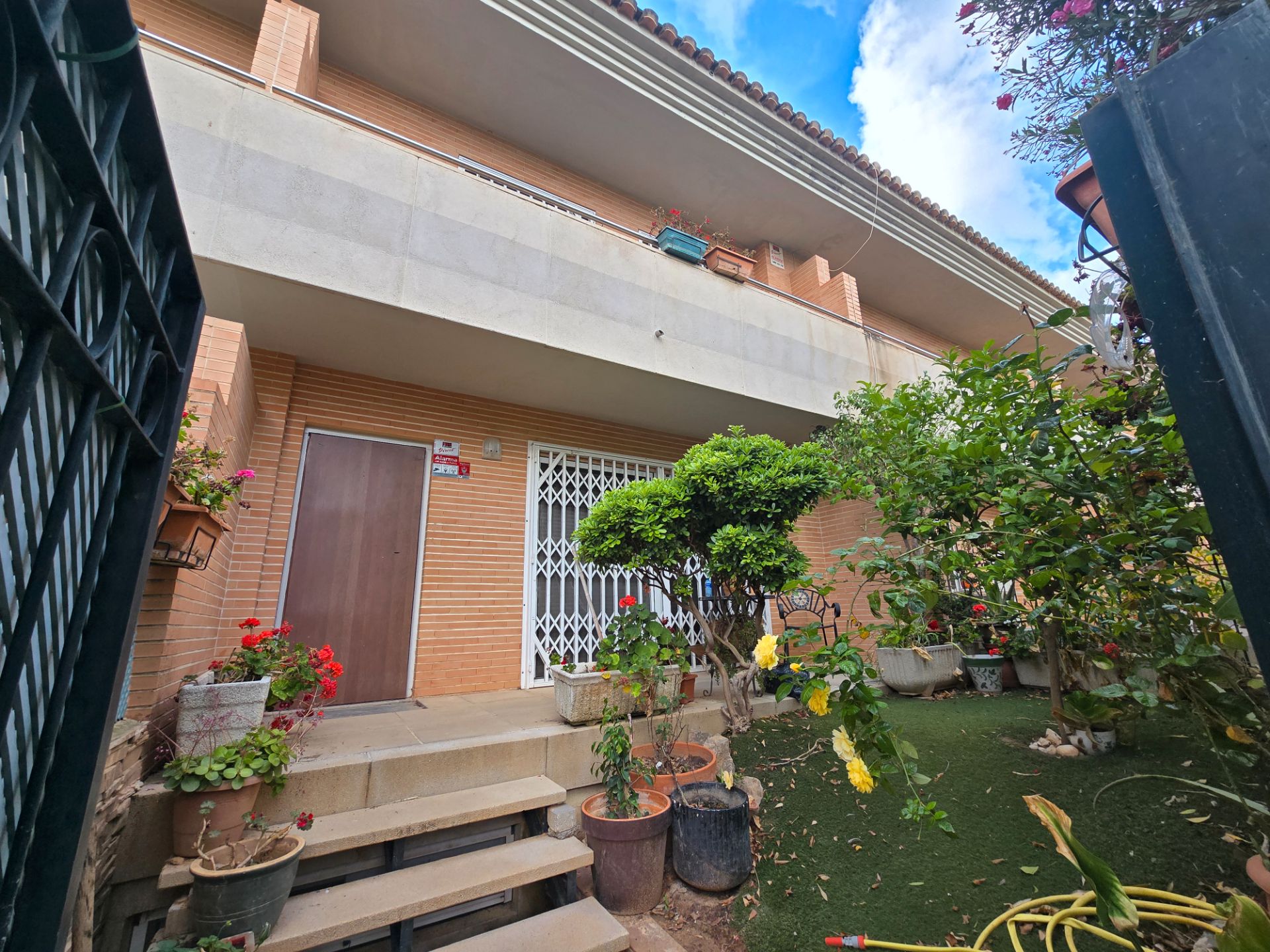 Exterior view of Single-family semi-detached for sale in Picanya  with Private garden and Terrace