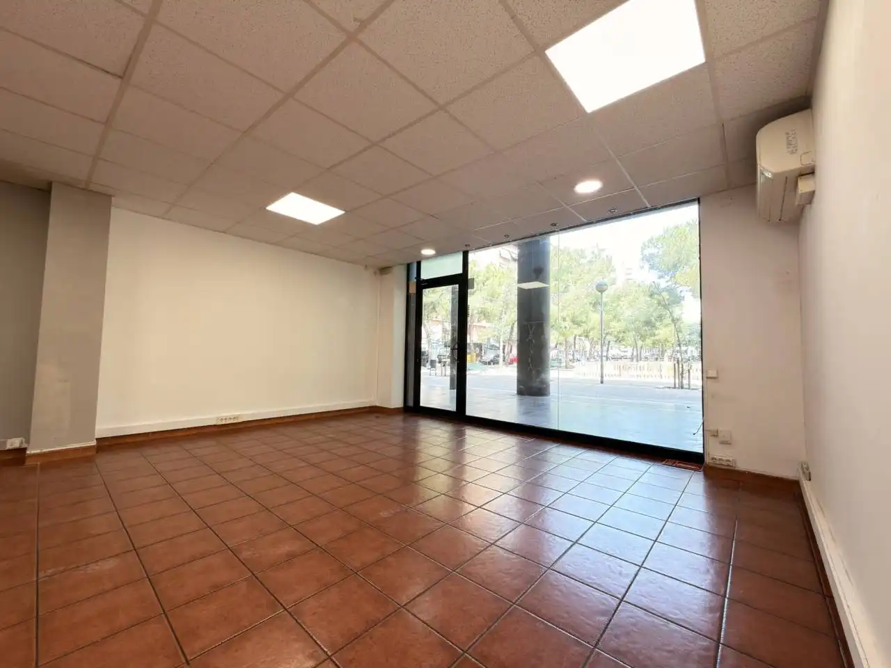 Local comercial en venda a Calle Mare de Déu de Port, imagen 9