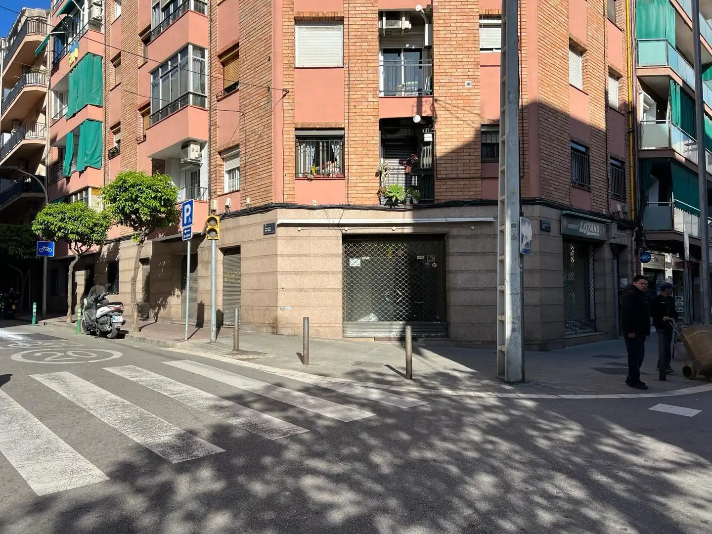 Vista exterior de Local de alquiler en Esplugues de Llobregat