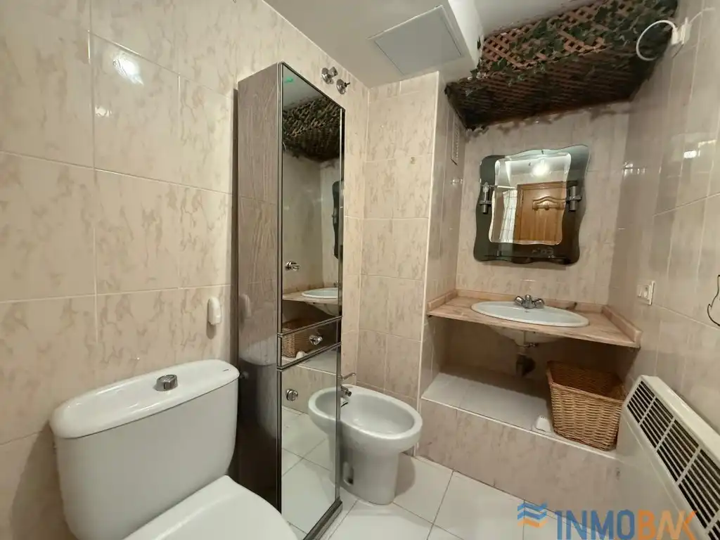 Bathroom of Flat for rent in Salamanca  with Furnished