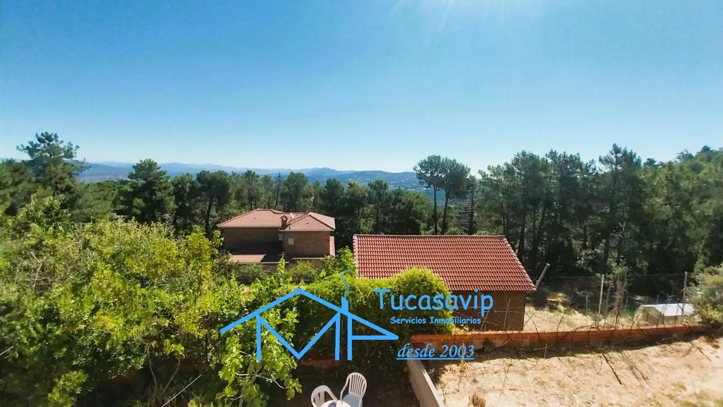 Casa o xalet en venda en El Tiemblo  amb Jardí privat i Terrassa