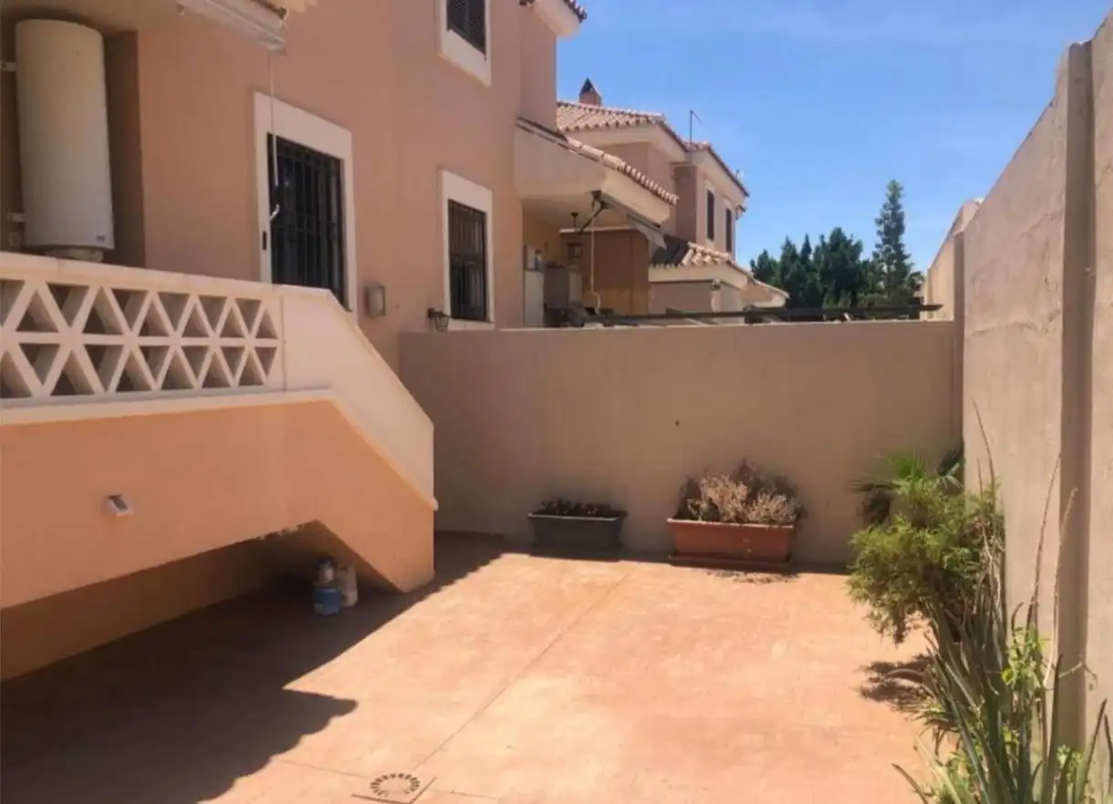 Vista exterior de Casa o xalet de lloguer en Málaga amb Aire condicionat