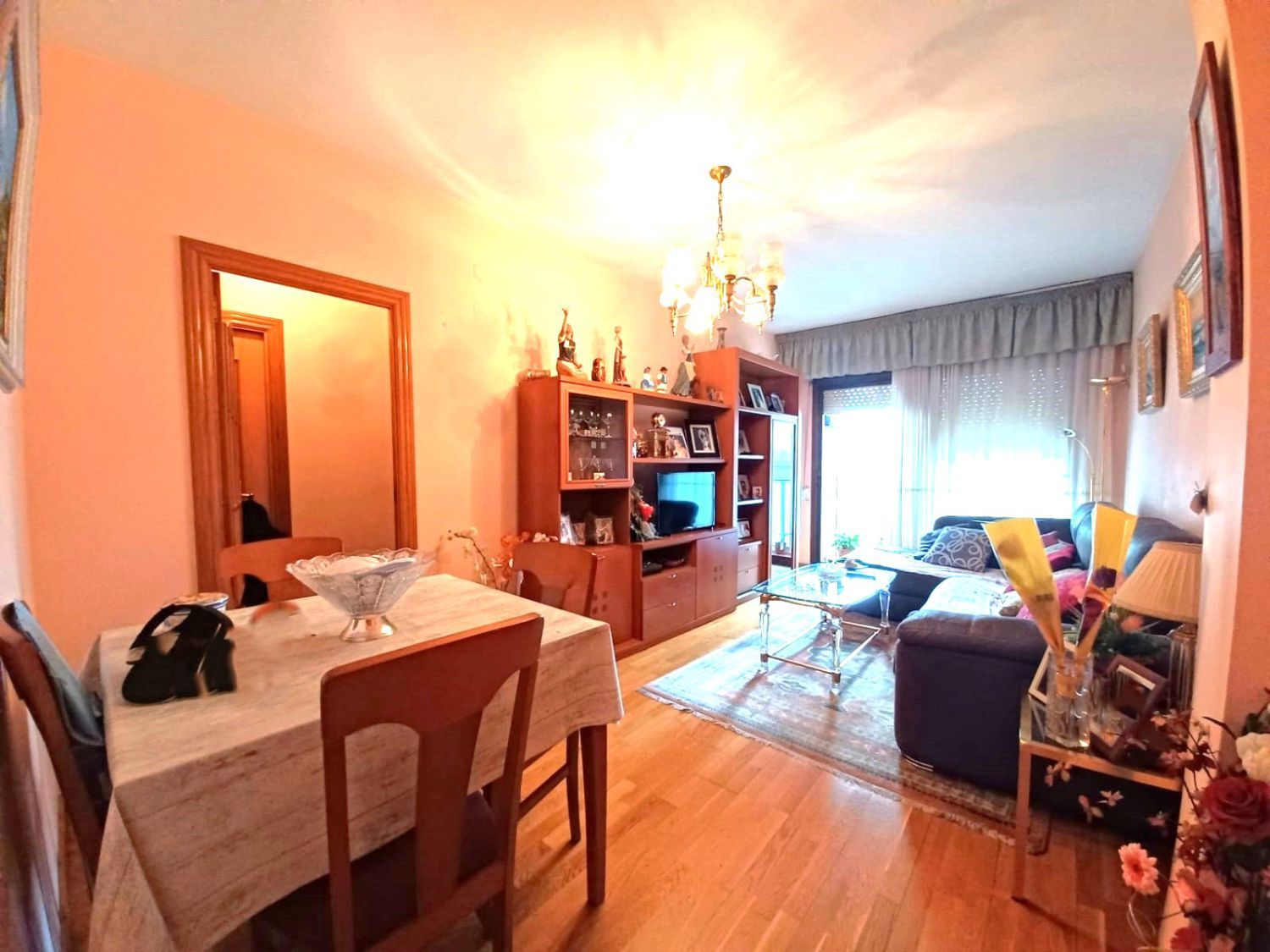 Exterior view of Flat for sale in L'Hospitalet de Llobregat  with Parquet flooring and Balcony