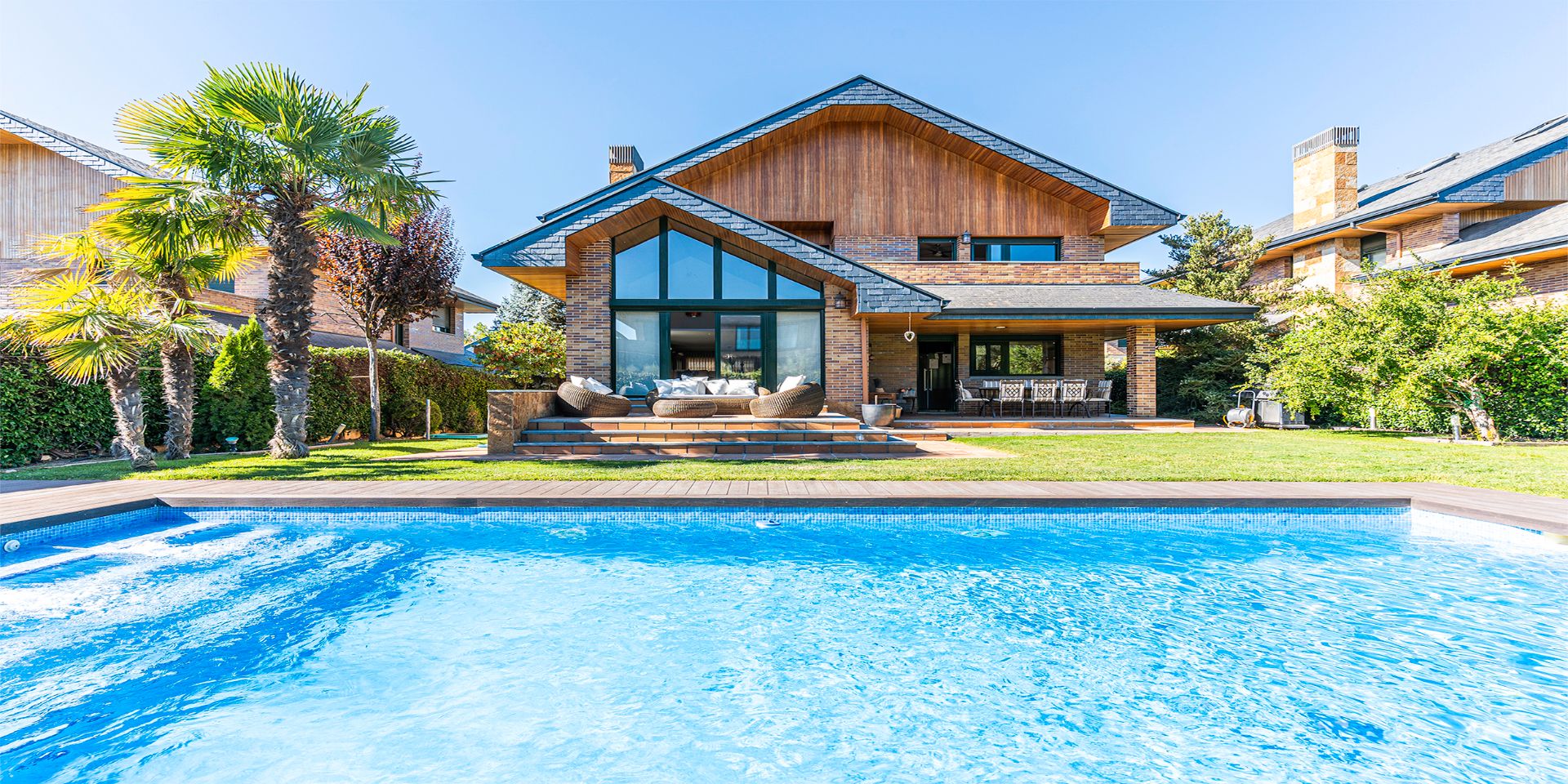 Vista exterior de Casa o xalet en venda en Las Rozas de Madrid amb Aire condicionat, Calefacció i Jardí privat
