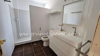 Bathroom of House or chalet for sale in Mairena del Aljarafe  with Air Conditioner and Terrace