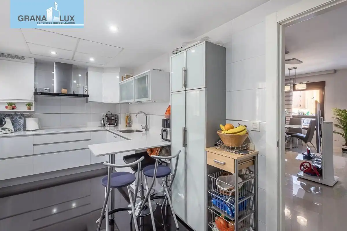 Kitchen of Houses for sale in Granada  with Air Conditioner, Heating and Terrace