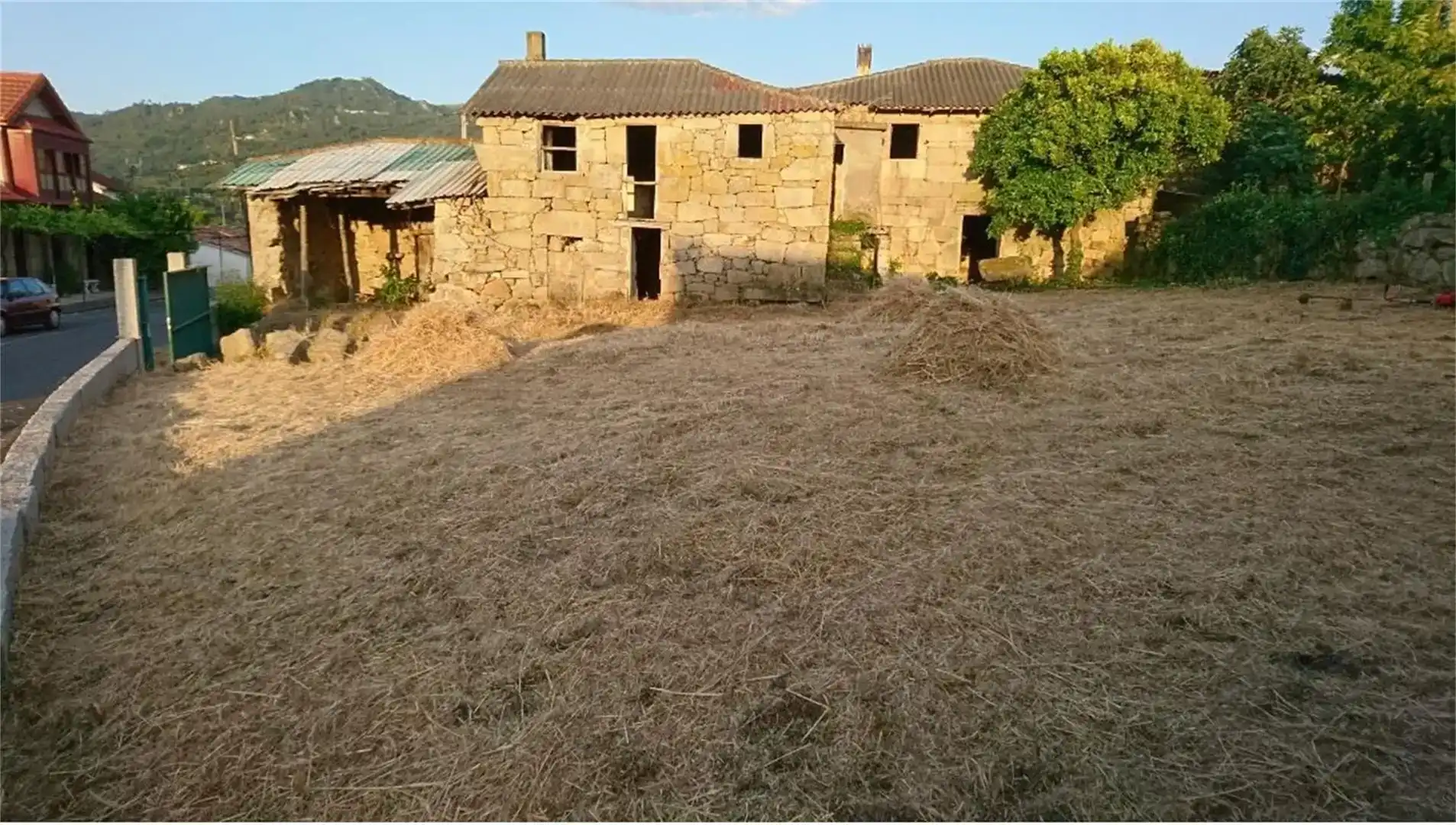 Flat for sale in Coles  with Private garden and Balcony