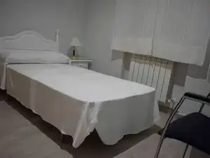 Dormitori de Pis de lloguer en Ciudad Real amb Moblat i Balcó