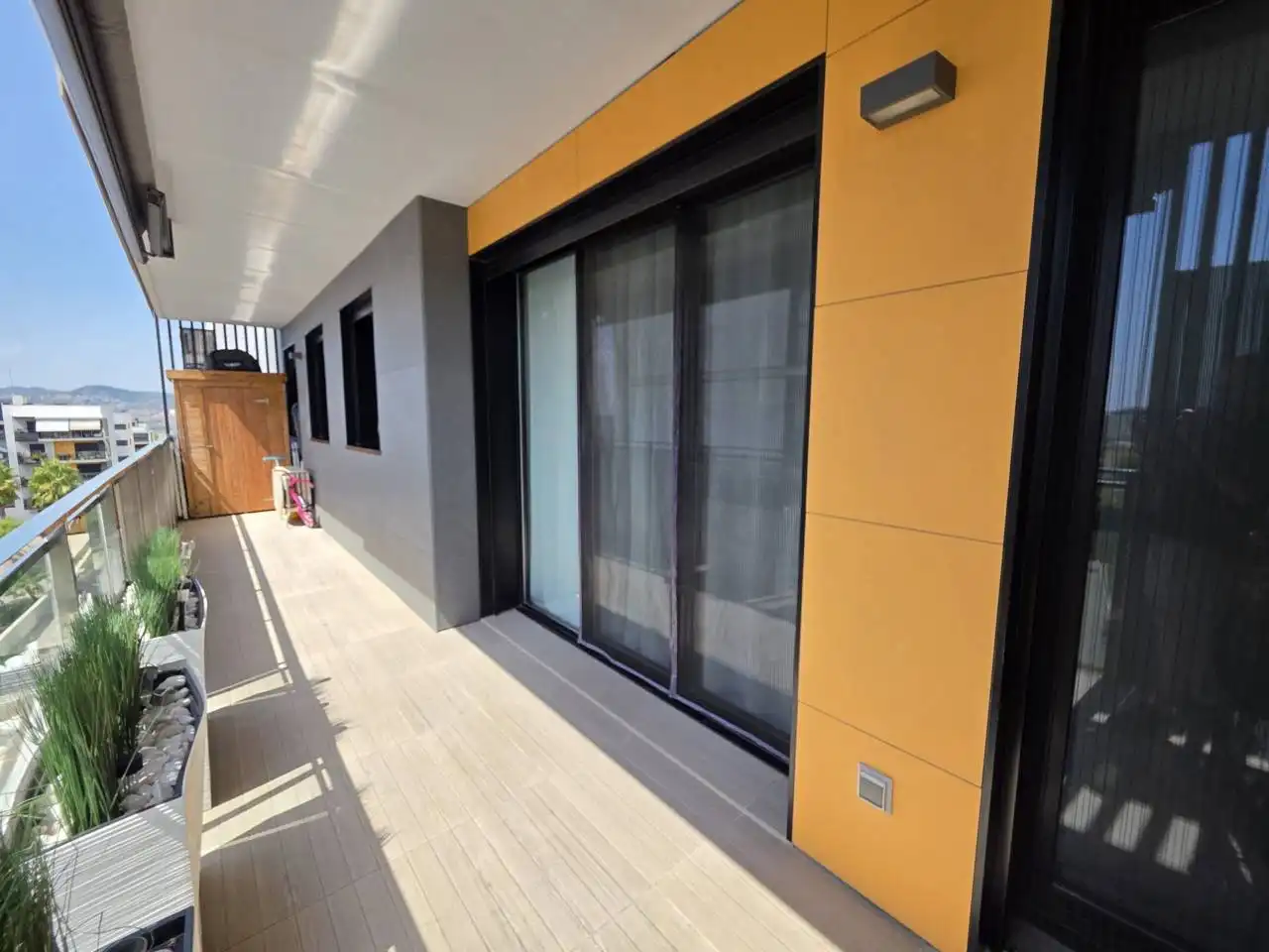 Vista exterior de Piso en venta en Sant Just Desvern con Aire acondicionado, Calefacción y Terraza