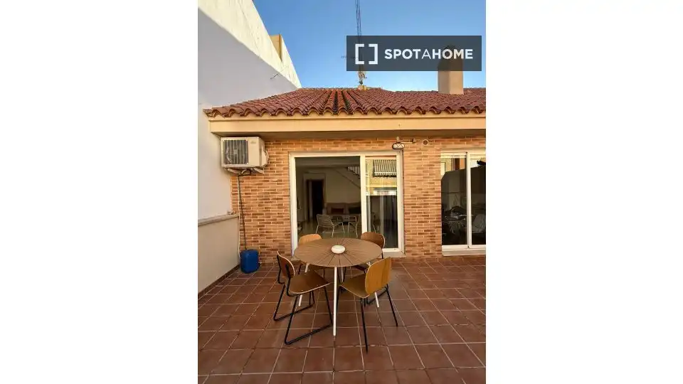 Exterior view of Flat for rent in Valencia  with Air Conditioner, Heating and Furnished