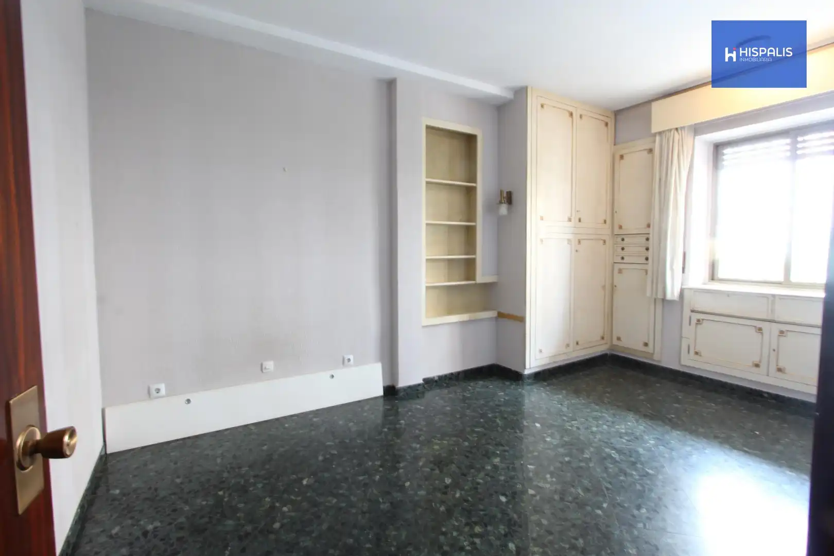 Schlafzimmer von Wohnung zum Verkauf in Sevilla mit Klimaanlage und Terrasse