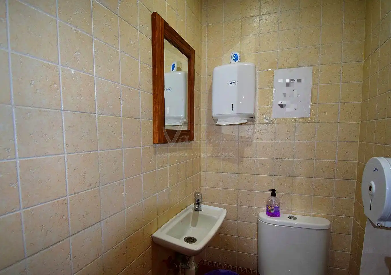 Bany de Local en venda en San Roque amb Aire condicionat i Terrassa