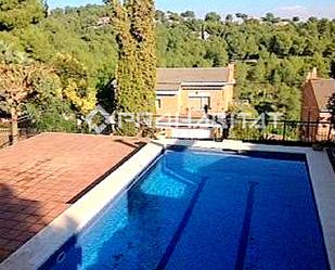 Swimming pool of House or chalet to rent in Castelldefels  with Air Conditioner, Heating and Private garden