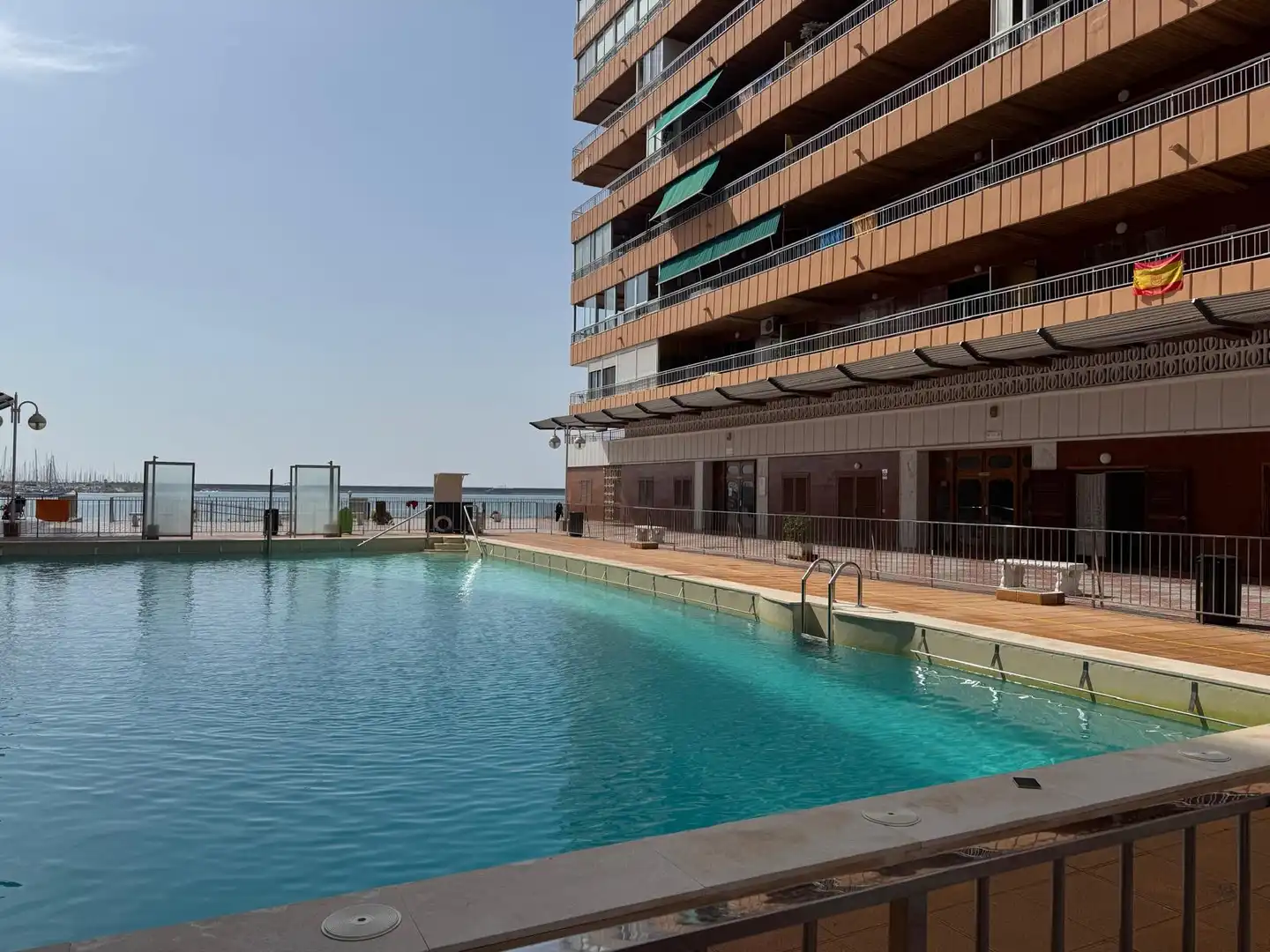 Piscina de Pis en venda en Torrevieja amb Aire condicionat, Jardí privat i Piscina