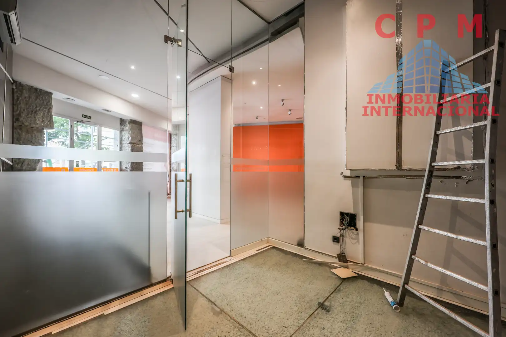 Local de lloguer en Madrid amb Aire condicionat, Calefacció i Parquet
