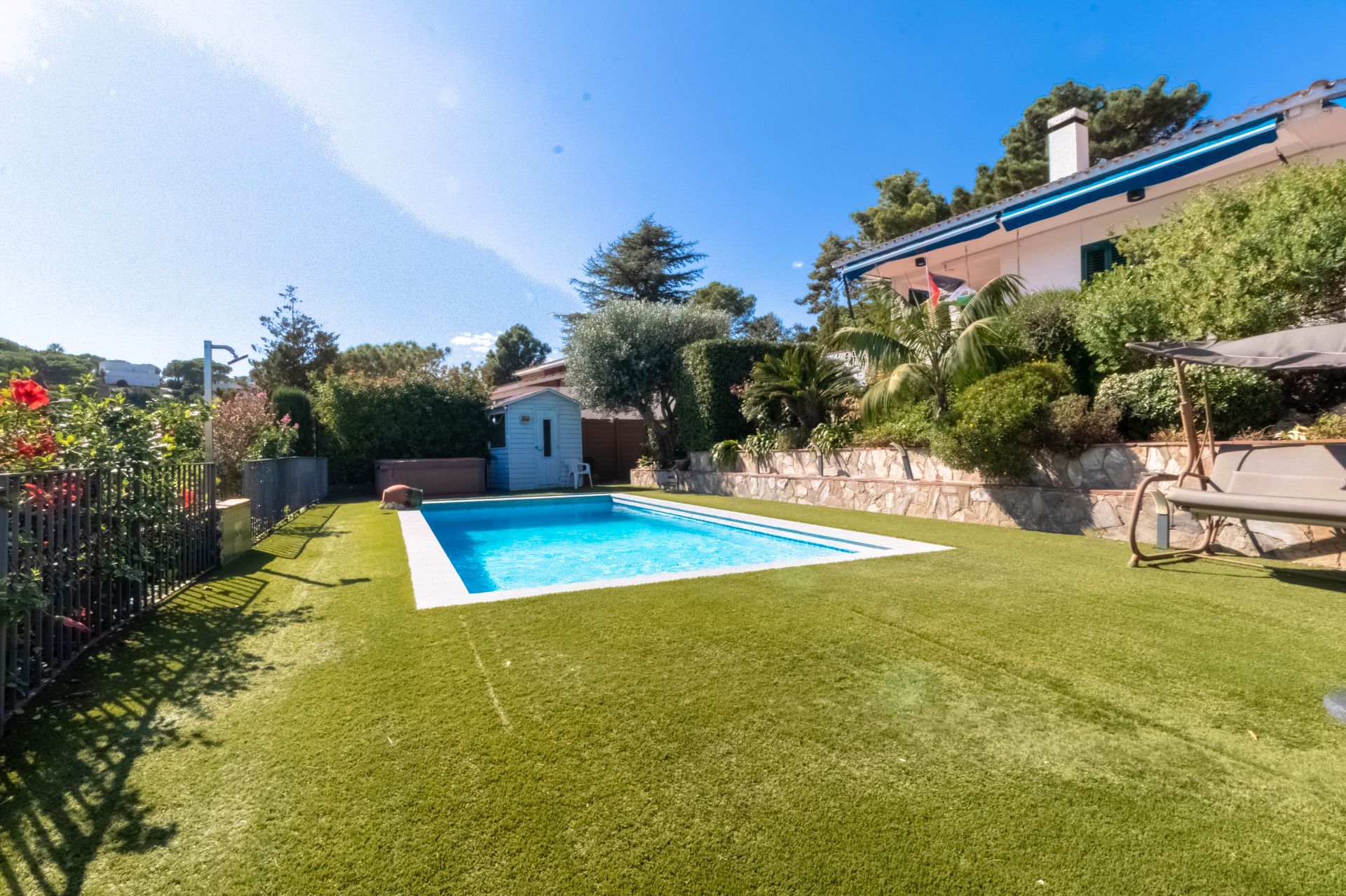 Swimming pool of House or chalet for sale in Sant Pol de Mar  with Air Conditioner, Heating and Private garden