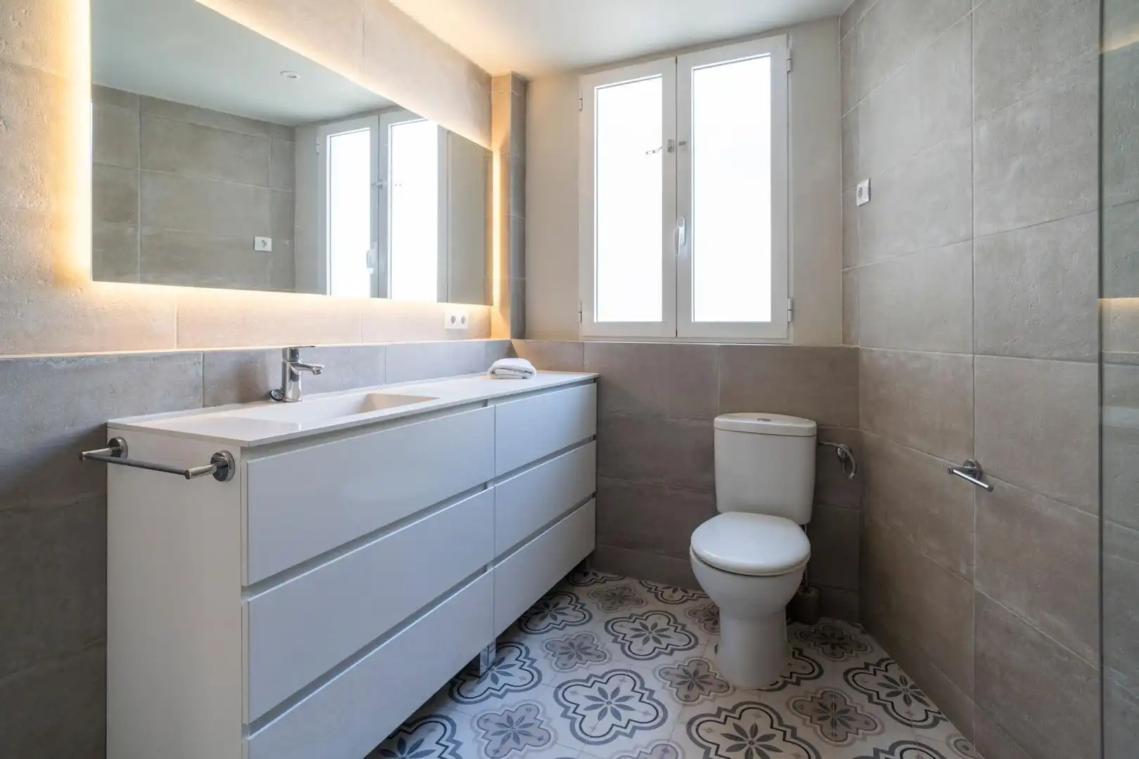 Bathroom of Attic for rent in Valencia  with Air Conditioner, Heating and Terrace