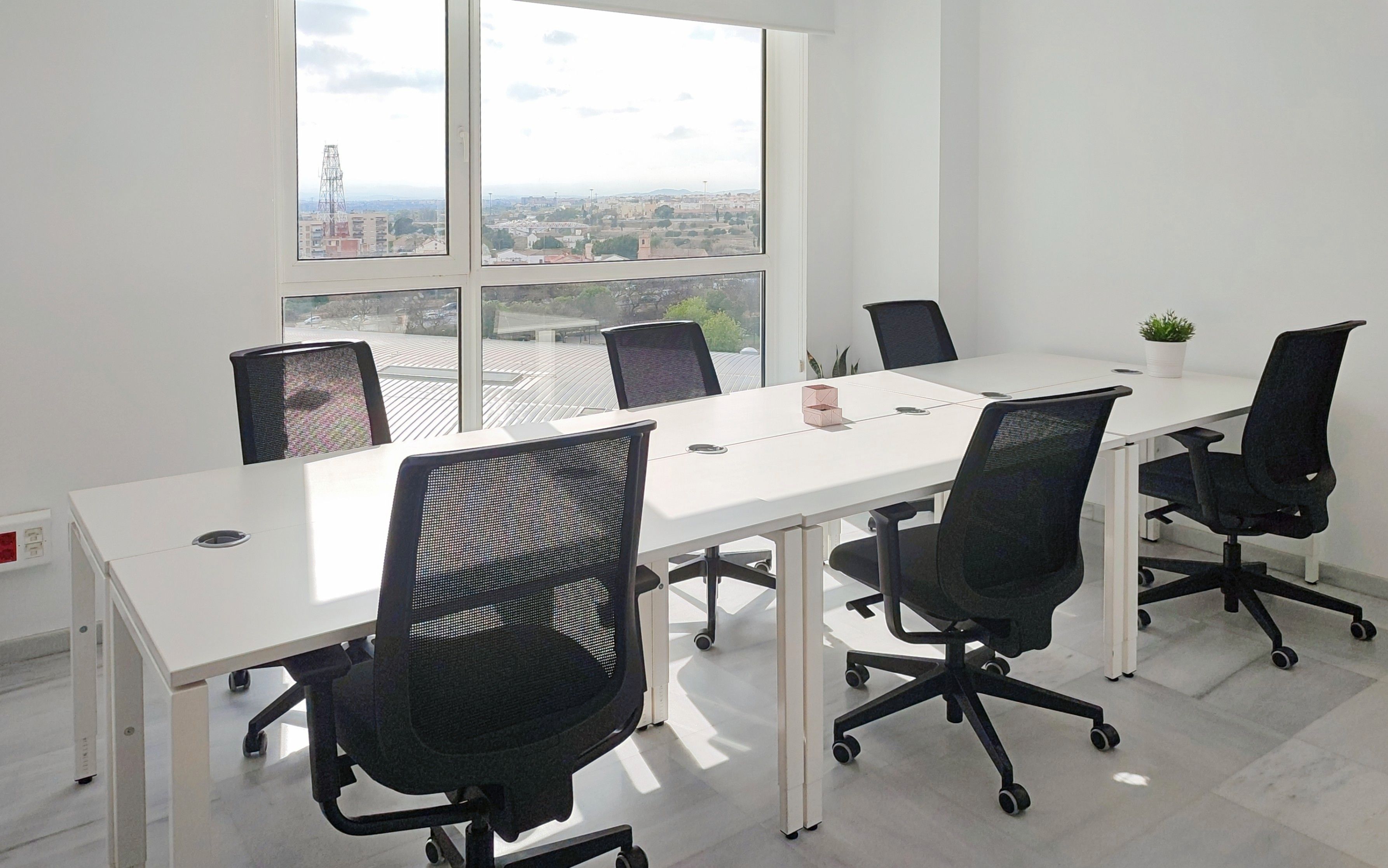 Office to rent in  Valencia Capital  with Air Conditioner, Storage room and Furnished