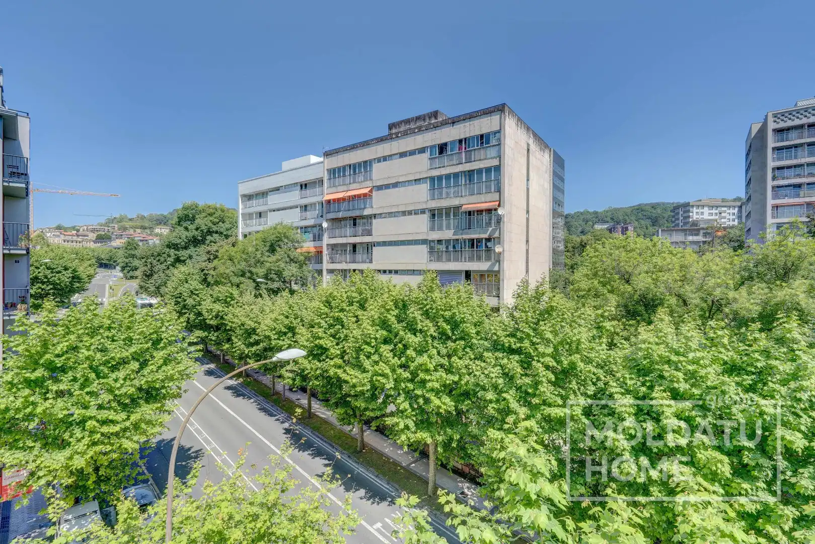 Außenansicht von Wohnung zum Verkauf in Donostia - San Sebastián  mit Heizung, Terrasse und Abstellraum
