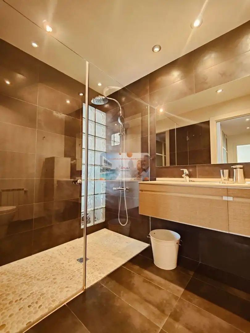 Baño de Dúplex de alquiler en Castellón de la Plana / Castelló de la Plana con Aire acondicionado, Calefacción y Parquet