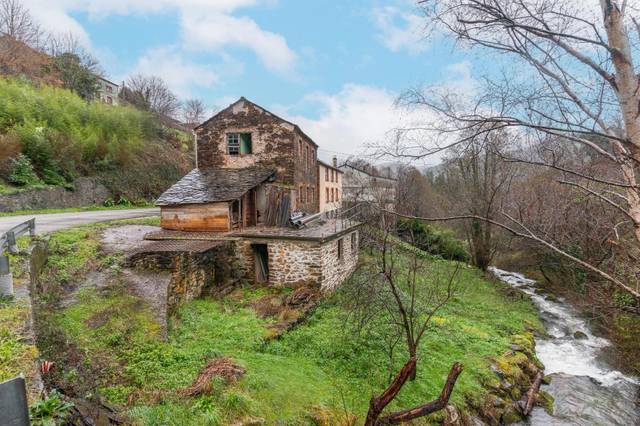 Casa-chalet en Venta en Lugar Cedemonio, 9 en Illano